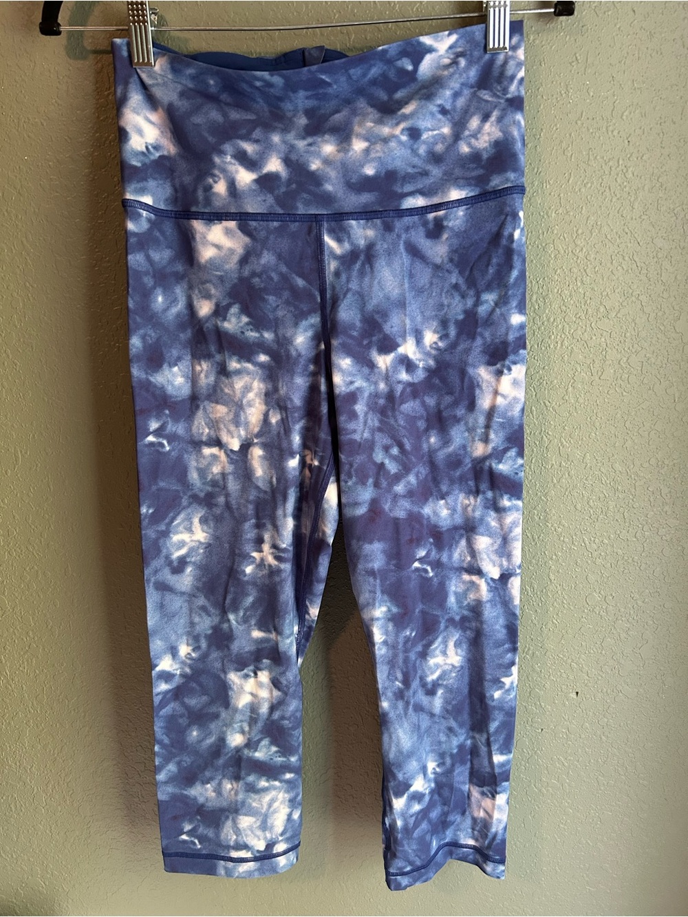 Lululemon Run with the Waves Crop 21" Speckle Spray Dye Blue Multi - Picture 3 of 5